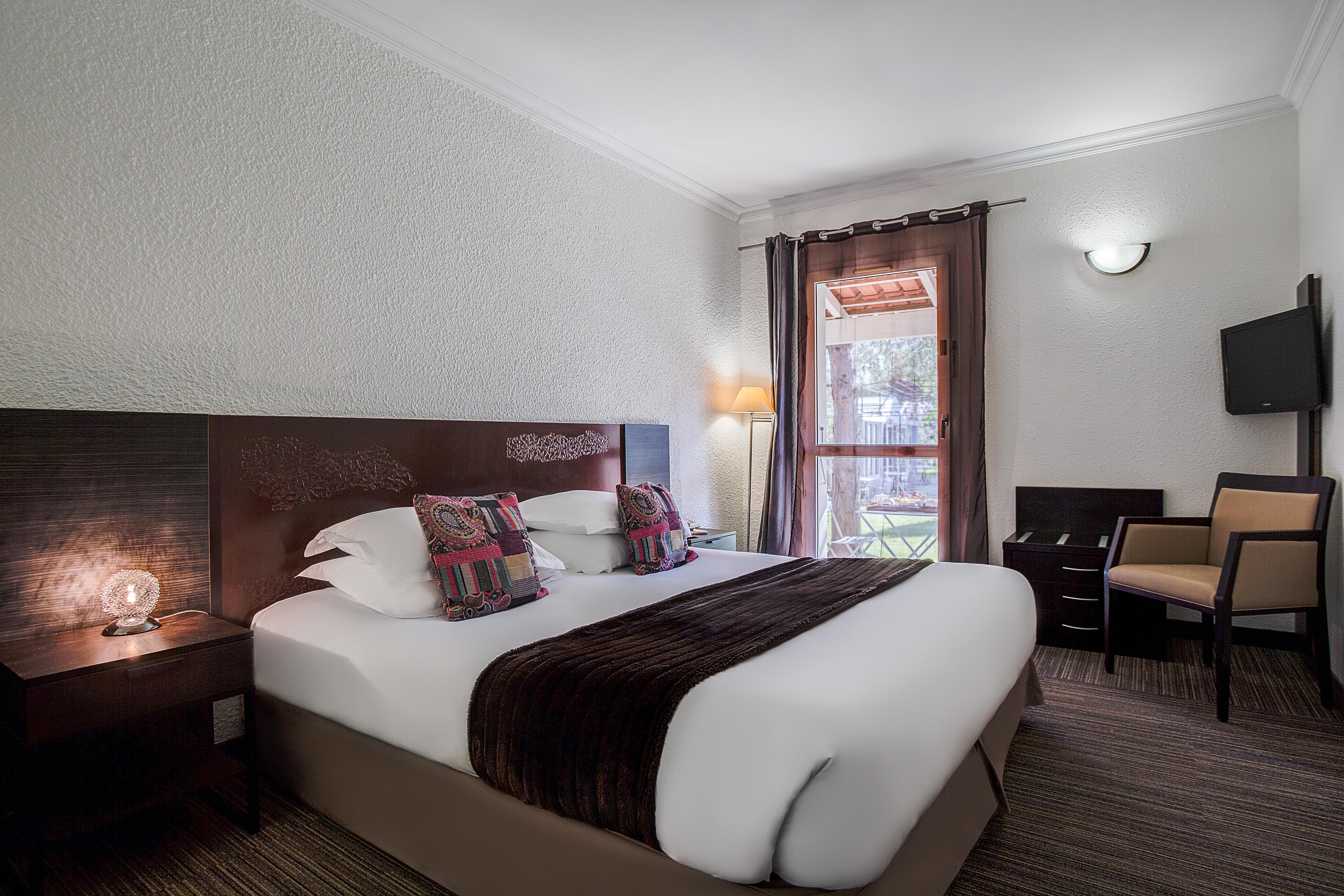 Sowell Hotels Domaine De La Petite Isle Л'Иль-сюр-ла-Сорг Экстерьер фото