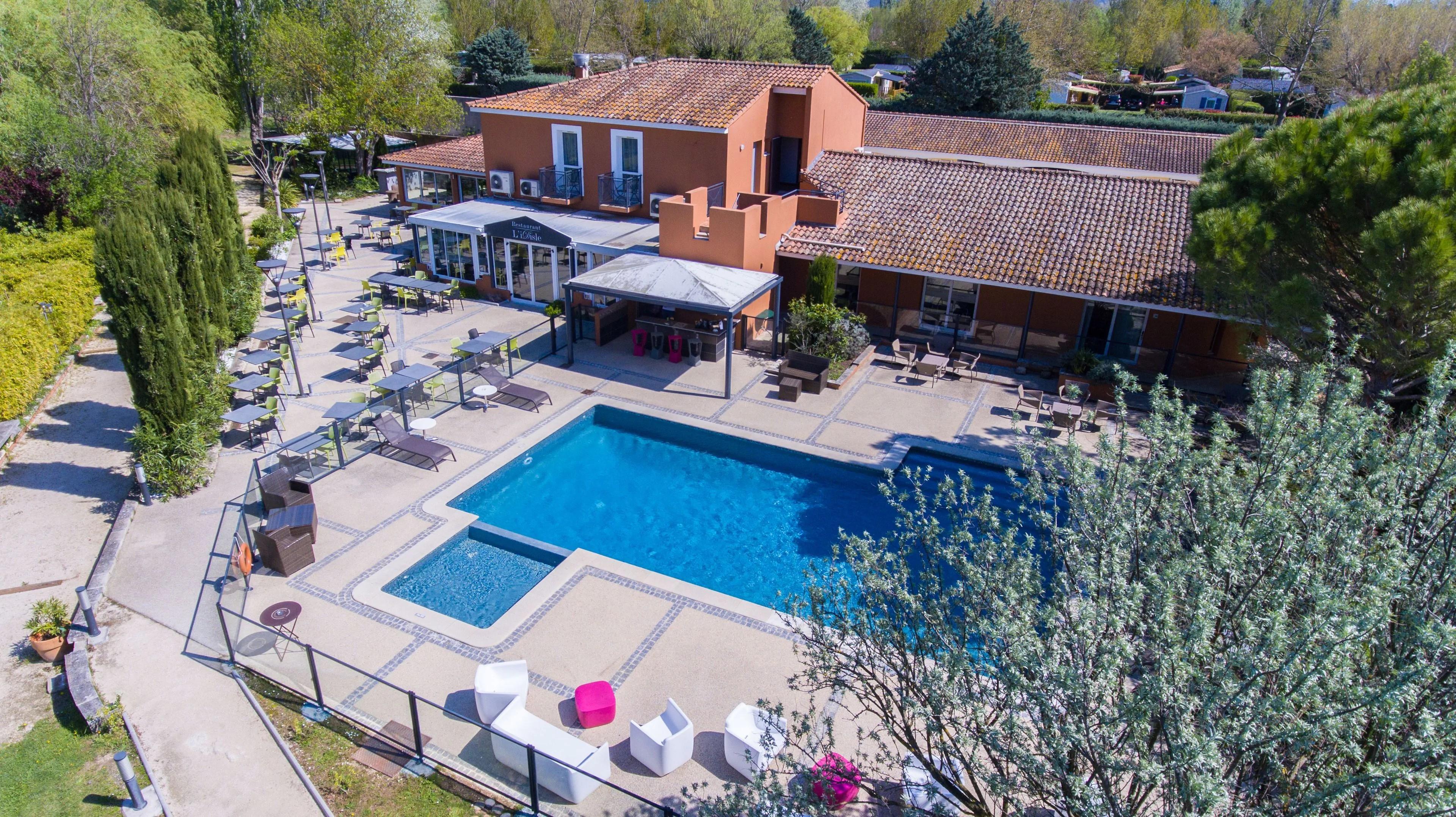 Sowell Hotels Domaine De La Petite Isle Л'Иль-сюр-ла-Сорг Экстерьер фото