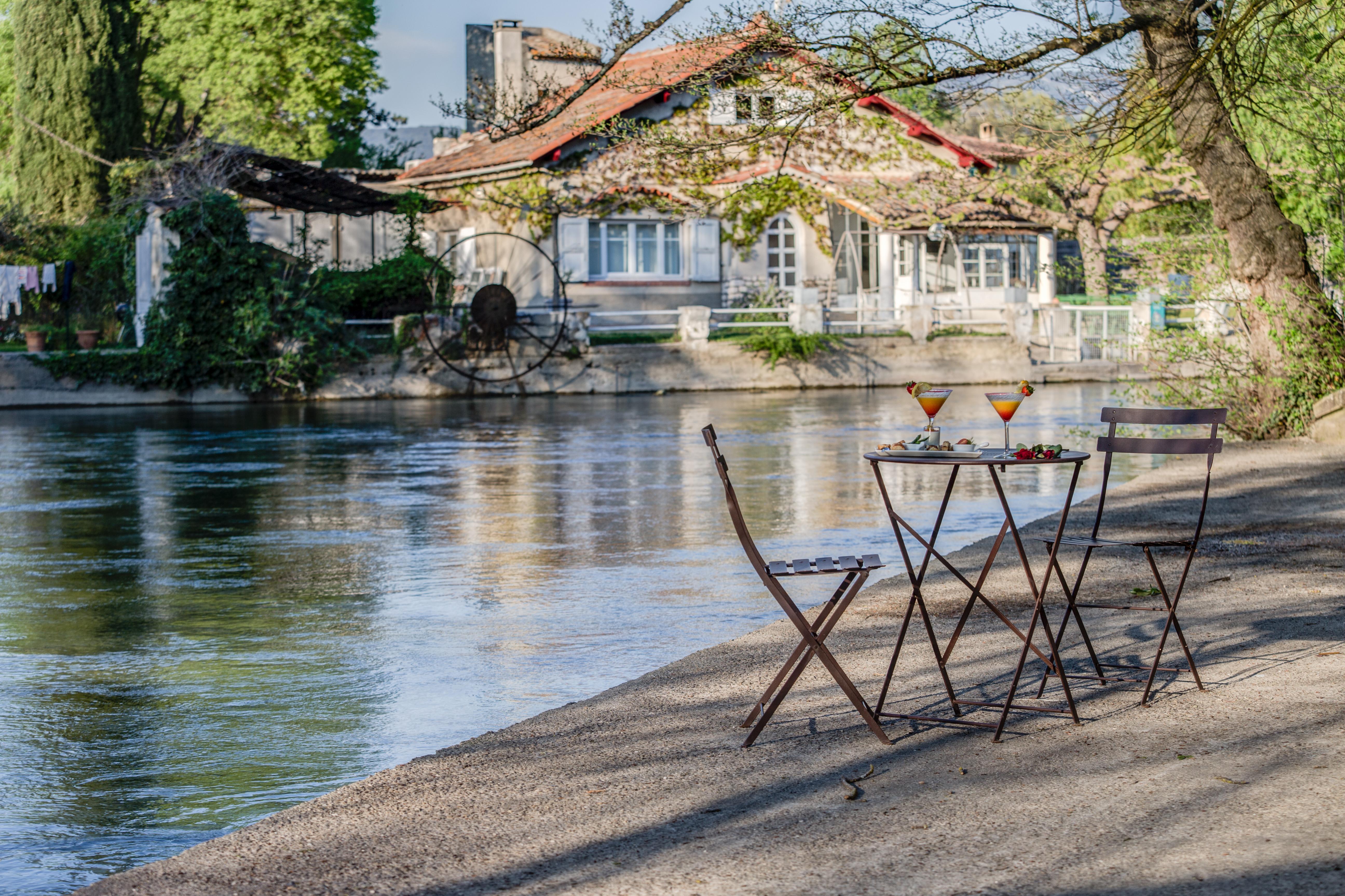 Отель Domaine De La Petite Isle - Luberon Л'Иль-сюр-ла-Сорг Экстерьер фото